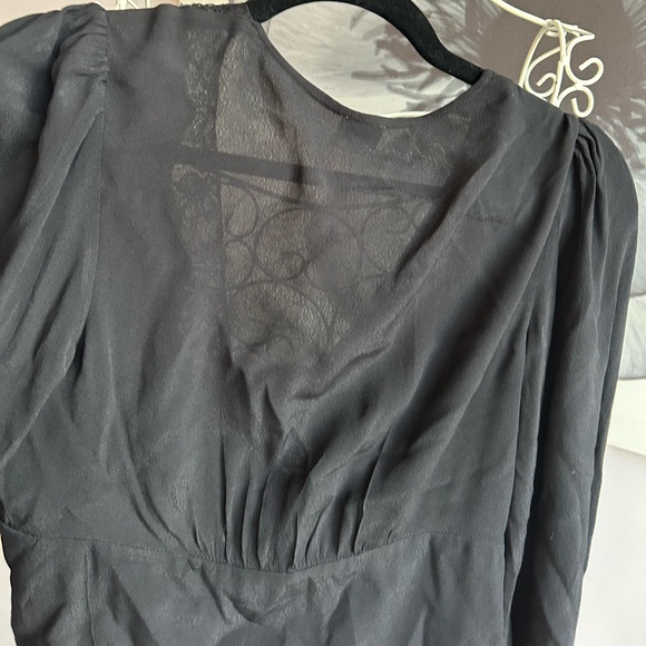 Aritzia blouse - Picture 4 of 4